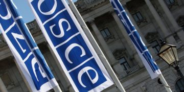 НАТО привнесла конфронтационную модель отношений в ОБСЕ, заявил Лукашевич