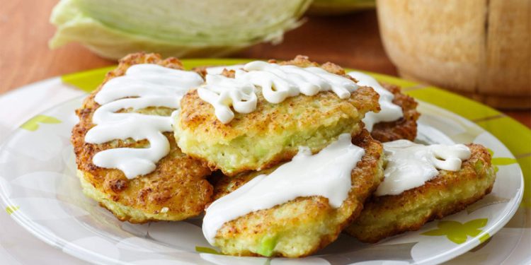 Недорого и вкусно: капустные оладьи