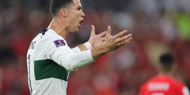 Нелюбимый журналист Роналду не хочет отпускать португальцы из АПЛ