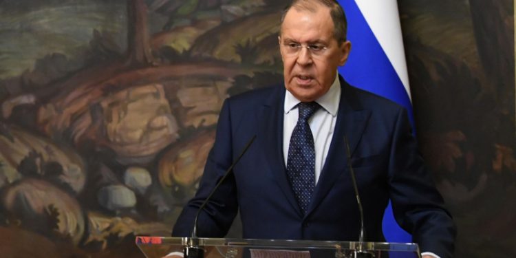 Объектом санкций Запада может стать кто угодно, заявил Лавров