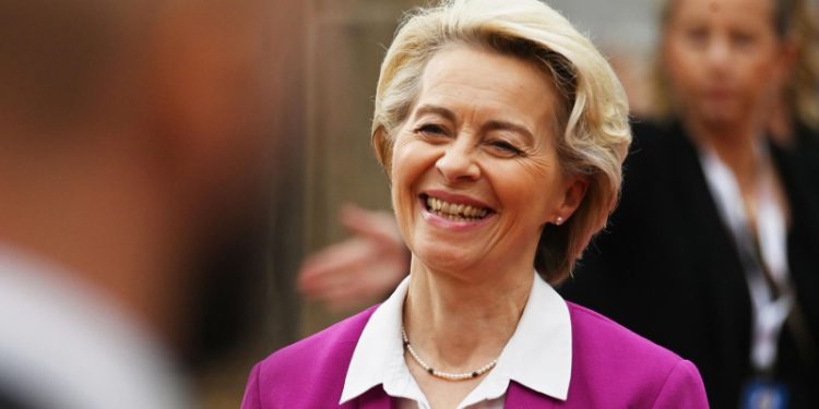 Обратившейся к украинцам главе ЕК предложили задуматься о смене гражданства