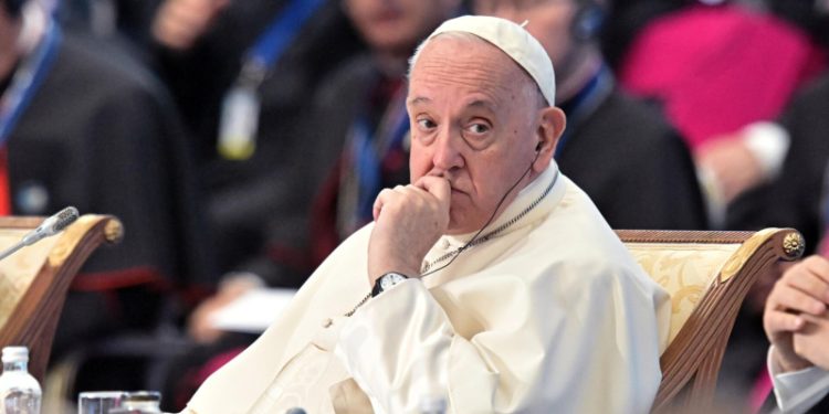 Папа римский назвал конфликт на Украине мировой войной