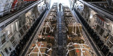 Песков: поставки вооружений Киеву продлевают страдания украинского народа