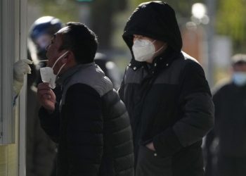 Пик заболеваемости COVID-19 в Китае может наступить в январе, пишут СМИ