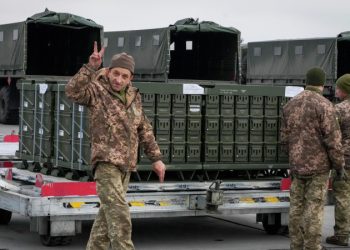 Поставка оружия Украине лишь затянет конфликт, считает китайский военный