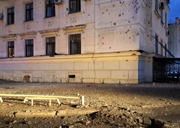 При обстреле Ворошиловского района Донецка повреждено здание института