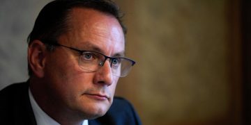 Расследования на Украине должен вести независимый орган, заявил глава АдГ