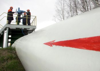 Россия сохранит объем прокачки нефти через Украину, заявили в МИД