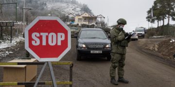 Российские миротворцы обсудят разблокирование Лачинского коридора