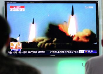 СМИ: ракеты КНДР упали вне исключительной экономической зоны Японии