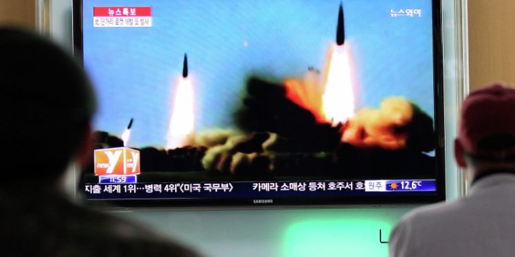 СМИ: ракеты КНДР упали вне исключительной экономической зоны Японии