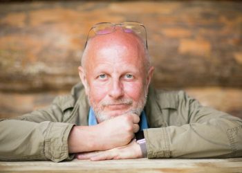 СМИ: санкции ЕС могут затронуть Корчевникова, Лепса и блогера Пучкова