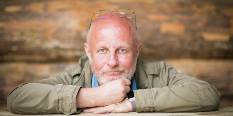 СМИ: санкции ЕС могут затронуть Корчевникова, Лепса и блогера Пучкова