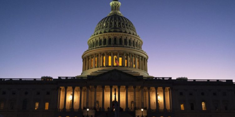 Spectator: раскол в конгрессе США из-за Украины играет на руку Путину