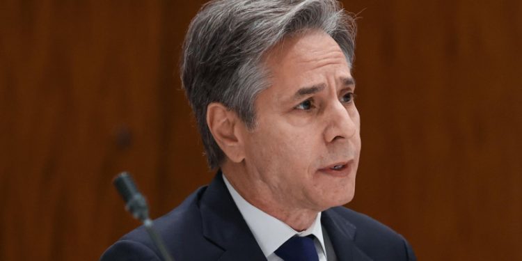 США находятся в напряженном соперничестве с Китаем, заявил Блинкен