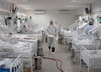 Ученый рассказал об особенностях нового скачка заболеваемости COVID-19