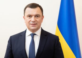 Украинские депутаты соберут подписи о недоверии к главе счетной палаты