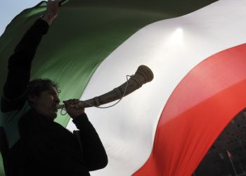 В ЮАР оппозиция требует распустить парламент и провести досрочные выборы