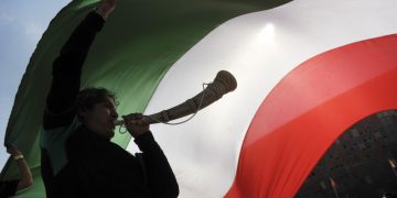 В ЮАР оппозиция требует распустить парламент и провести досрочные выборы