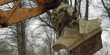 В Краматорске демонтировали бюст Пушкина