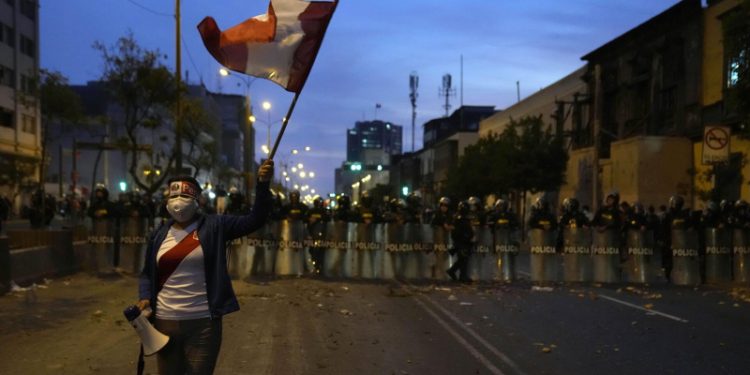 В нескольких районах Перу ввели чрезвычайное положение