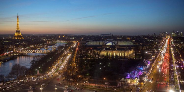 В Париже около 125 тысяч домов остались без света