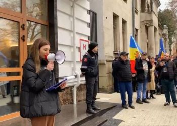 В парламенте Молдавии назвали запрет вещания каналов атакой на демократию