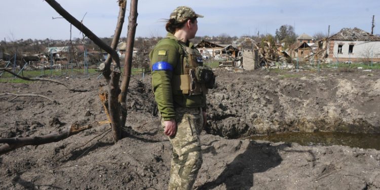 В рядах ВСУ в Донбассе стало служить больше женщин