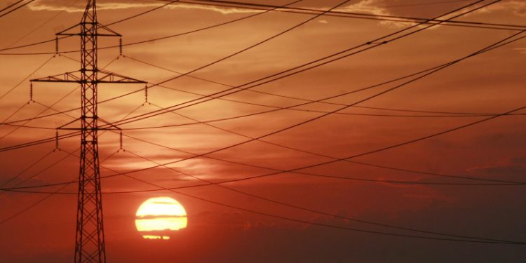 В трех областях Украины ввели экстренные отключения света