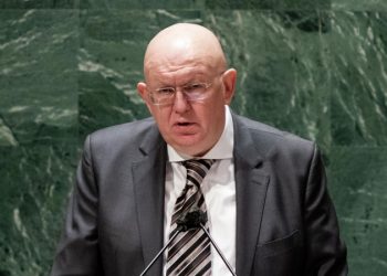 Запад поставил Европу на грань конфронтации, заявил Небензя