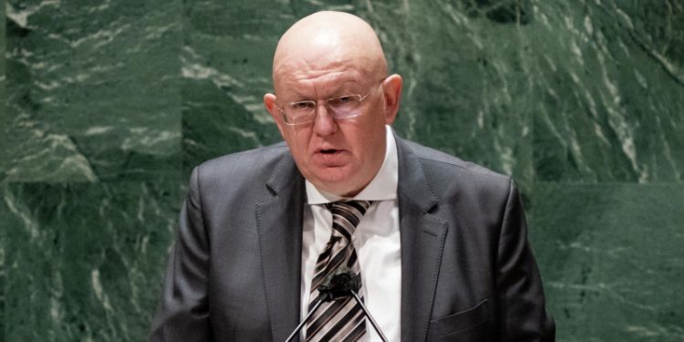 Запад поставил Европу на грань конфронтации, заявил Небензя