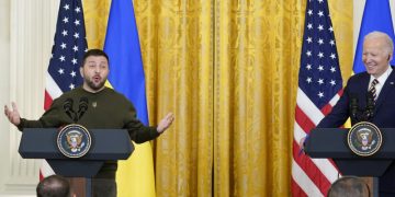 Зеленский вернулся на Украину после визита в США