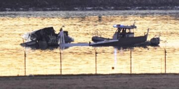 American Airlines возобновит рейсы по маршруту разбившегося самолета