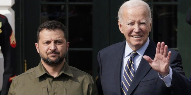 Байден и Зеленский провели телефонный разговор