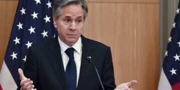 Блинкен обсудил с главой МИД Британии ситуацию на Ближнем Востоке