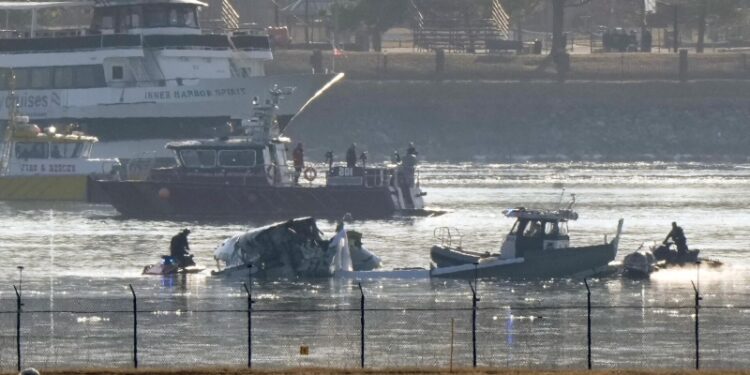 Бортовой самописец разбившегося в США самолета извлекли из реки