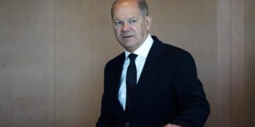 Депутат удалил твит о визите Шольца в Москву по требованию СДПГ