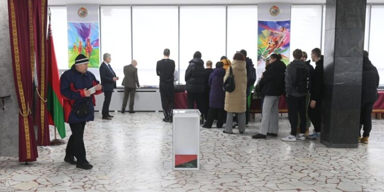 Досрочное голосование на выборах в Белоруссии проходит штатно