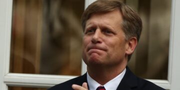 Экс-посол США набросился на американские компании из-за решения по России