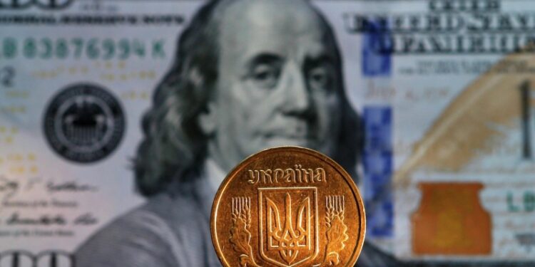 Экс-премьер рассказал, как украинцы наказывают киевский режим