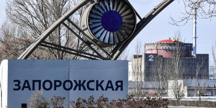 Эксперты МАГАТЭ в течение недели ежедневно слышали взрывы за пределами ЗАЭС