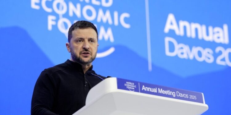 «Это была просто ложь». Зеленский устроил истерику на экономическом форуме