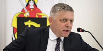 Фицо примет участие в заседании парламента по вотуму недоверия