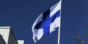 Финские власти начали проверку задержанного танкера