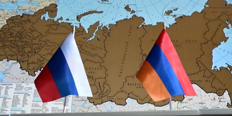 Глава Минобороны Армении назвал Россию стратегическим союзником