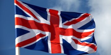 Главарь банды насильников в Британии избежал депортации, пишет Times