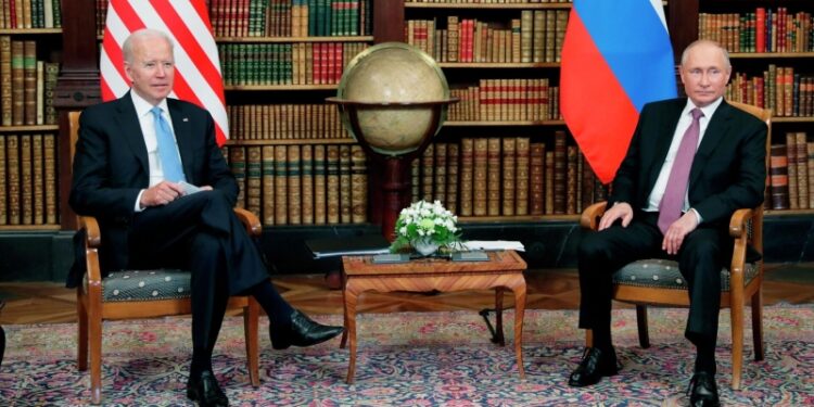 Гренелл: в США возмущены, что Байден не говорил с Путиным с начала СВО