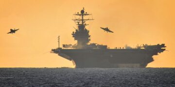 Хуситы заявили о массированной атаке на американский авианосец