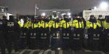 Южнокорейские следователи впервые прибыли в резиденцию президента