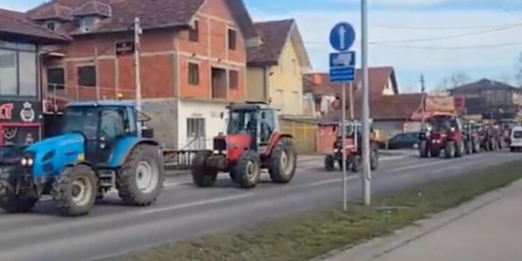 К протесту сербских студентов присоединились трактористы и байкеры